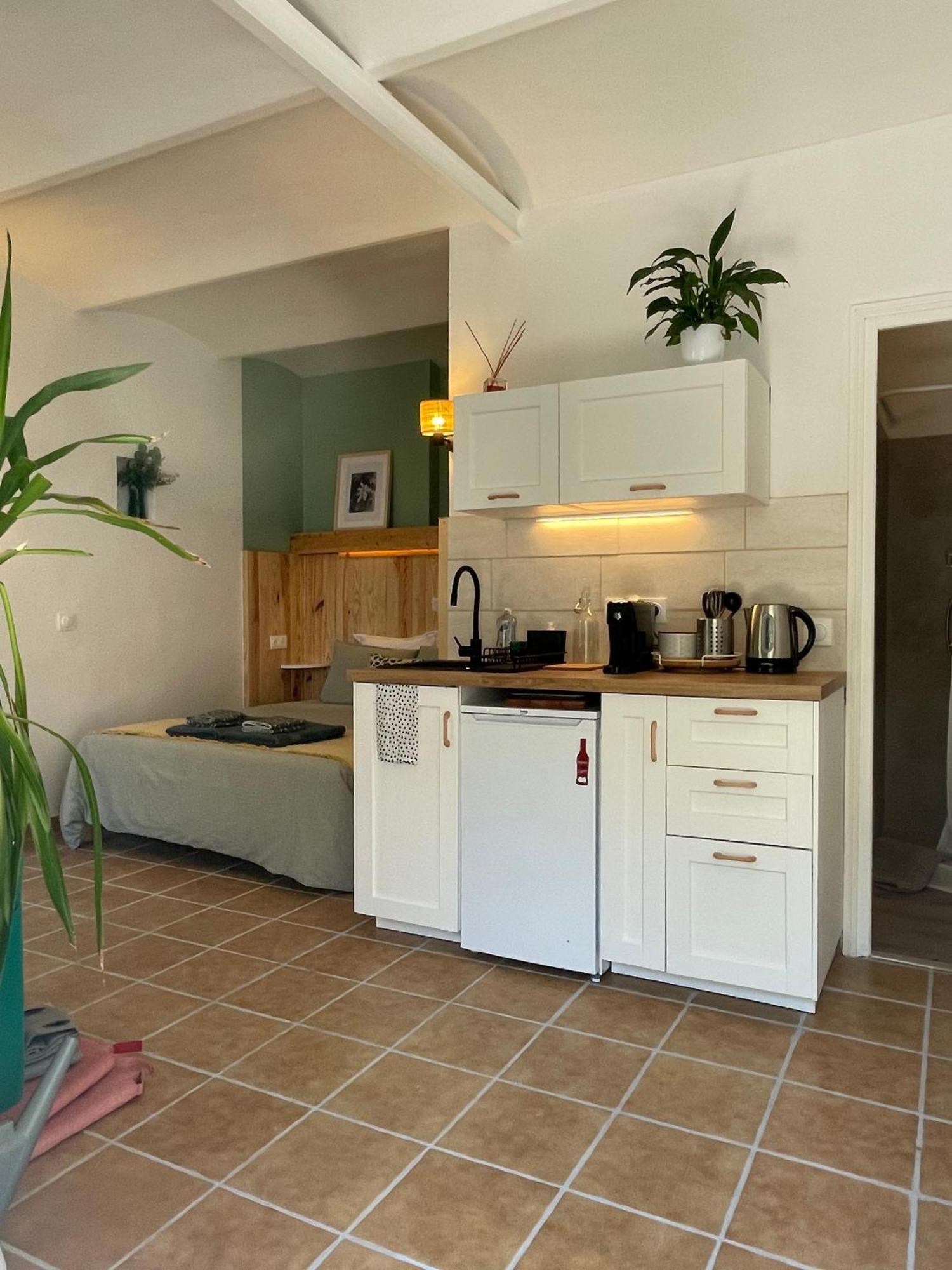 Cosy Studio - Place Du Figuier Bormes-les-Mimosas Exterior foto
